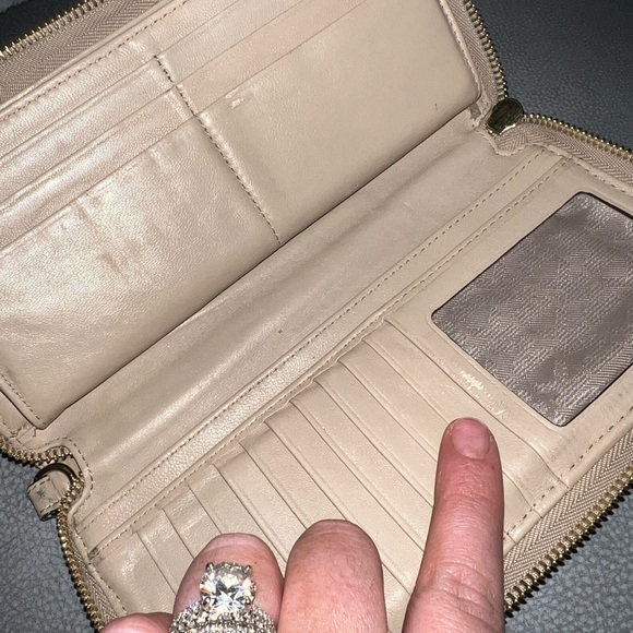 Michael Kors Wallet - Picture 6 of 7